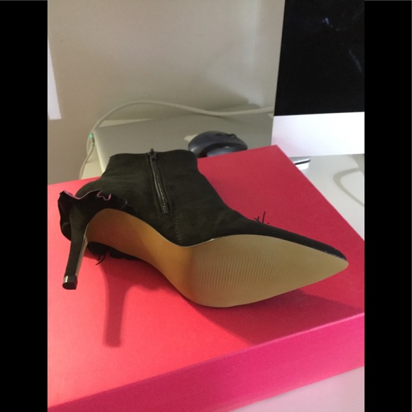 ❤️Pretty Bootties❤️ - Picture 2 of 4